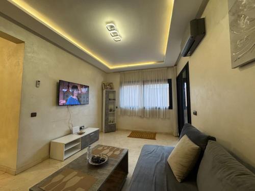 Apartment with pool in the city center