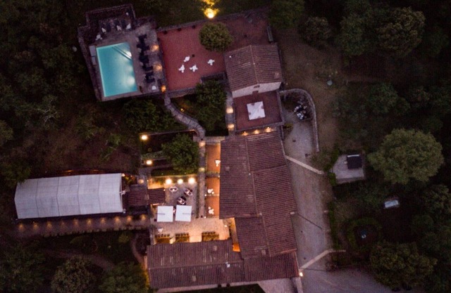 Apartment with WIFI, private pool, hot tub, A/C, sauna, TV, patio, panoramic view, close to Siena
