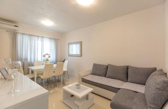 Apartments and Room Tattoo (111881-A3) - Makarska