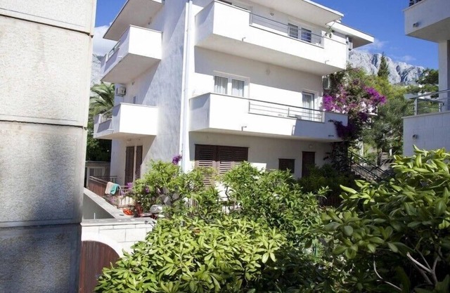 Apartments and rooms Meri, (8551), Baška Voda, hr