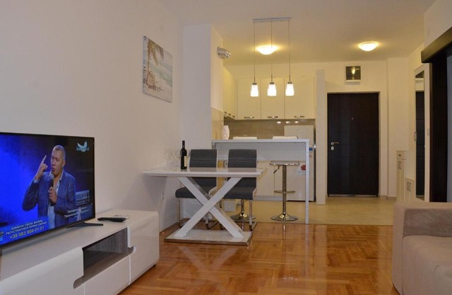 Apartments Podmaine