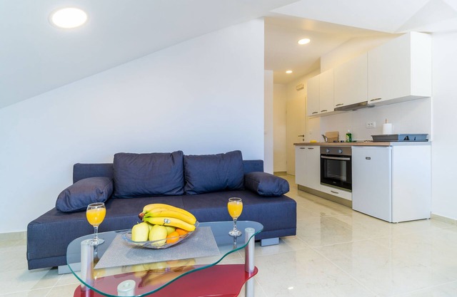 Apartments Šmanjak - One Bedroom Apartment with City View