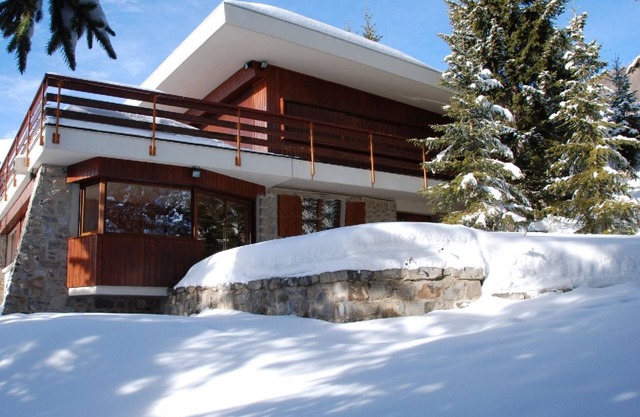 Appart 10 pers 150 m2 in chalet with garden close to slopes and center