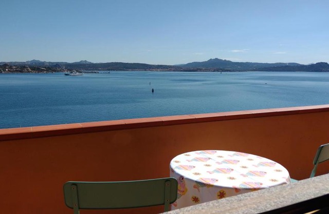 Appartamentino panoramico.con finestra sul mare!