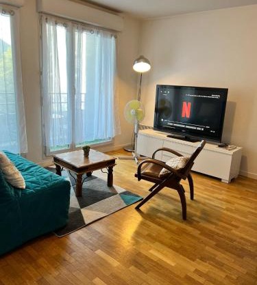 appartement 2 pièces 5min gare val d'Europe parking inclus
