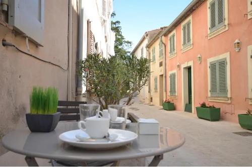 Appartement 3 Studios centre ville Saint Tropez avec parking