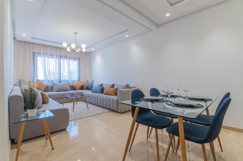 Apprt moderne avec Balcon- Haut founty, à 5min de la plage, Sefl CheckIn, Fiber Optic