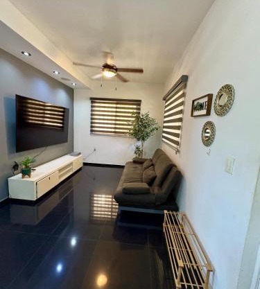 Apt 1 Min to Hotel Zone Pool Free Parking