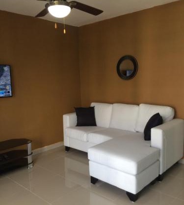 Apt with ac,WiFii,Netflix close to airport