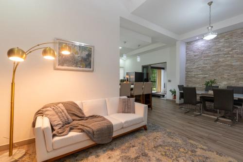 Arenal White Bliss Villa
