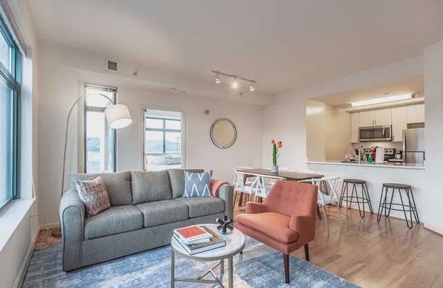 Arlington | Modern 2BD/2BA Apartment