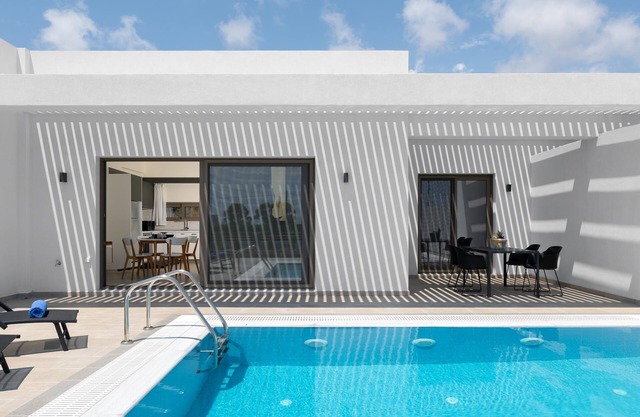 Armonia Suites Gennadi 
