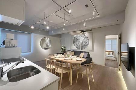 Art Bldg by b hotel - Modern 2BR City Center for 8ppl