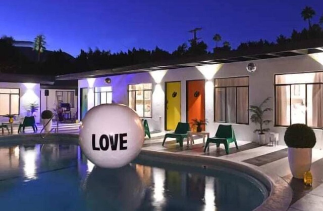 Art Hotel - Entire Retro Boutique Hotel