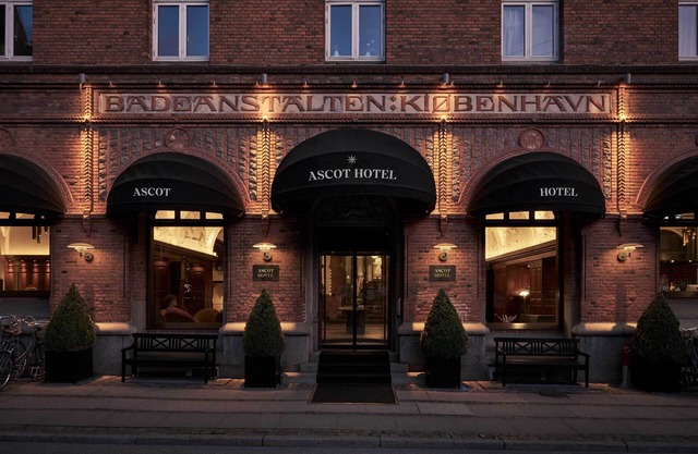 Ascot Hotel