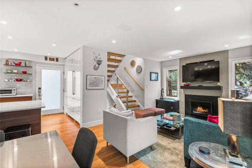 Aspen Villas/Bleeker Street Townhome 2 plus Den
