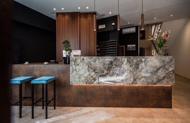 Astoria Deluxe Rooms,Check in presso L’Hotel Astoria, Via Fratelli Rosselli 14 ,