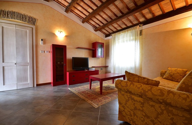Attic apartment "Red" with private terrace olive garden view