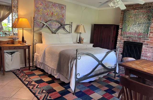 Audubon Park ! Dead end street, Cozy 1-bedroom apartment in awesome NOLA w/AC