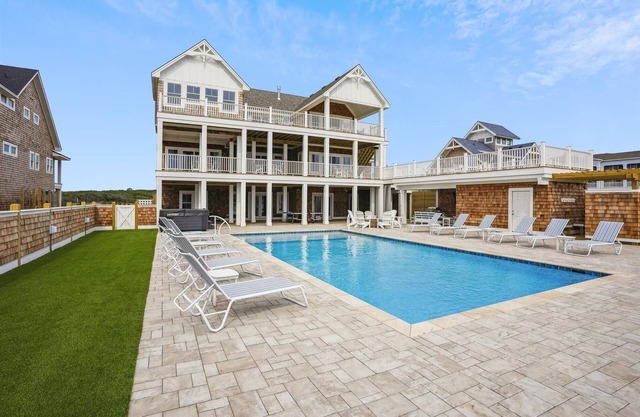 Austin - New Construction Oceanfront 11BR with Elevator, Fire Pit, Pool, Fitness Room and More!