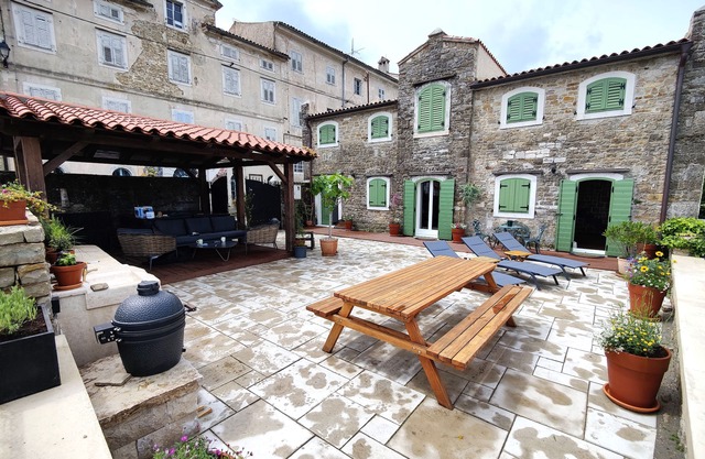 Authentic Istrian stone house in heart of Motovun