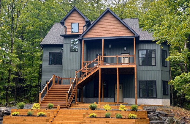 Autumn bliss awaits! Experience the beauty of Fall in amenity filled The Hideout