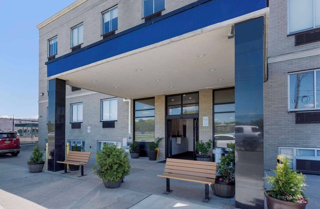 Avion Inn Near LGA Airport, an Ascend Collection Hotel