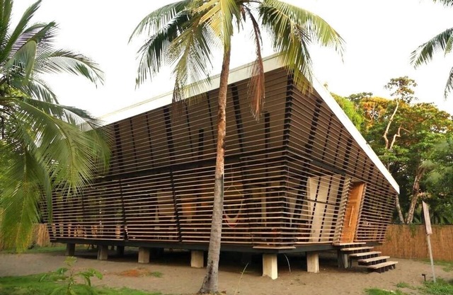 Award winning No Footprint House at Matapalo Beach with small pool