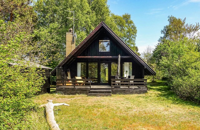 Awesome home in Aakirkeby with WiFi