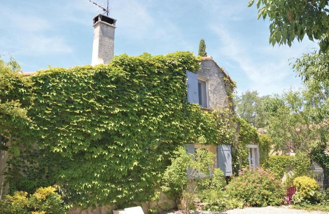 Awesome home in Grans with 5 Bedrooms, WiFi and Outdoor swimming pool