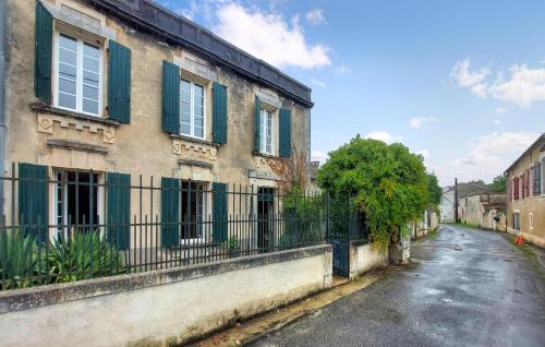 Awesome Home In Saint-Simon With Wifi
