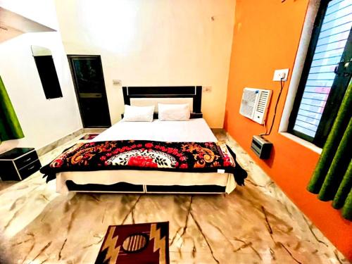 AYODHYA HOTEL RATHORE ! PAYING NEAR SHREE RAM JANAM BHOOMI - Offers Best Budget Air Conditioned Rooms # Wifi# Parking & Excellent Customer Service - Best Hotel At Prime Location