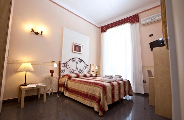 Hotel Naples 