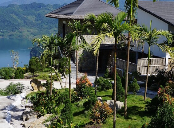 Ba Khan Village Resort