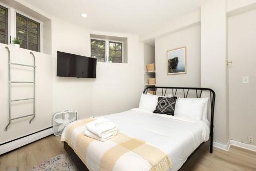 Back Bay Simple Studio Apartment