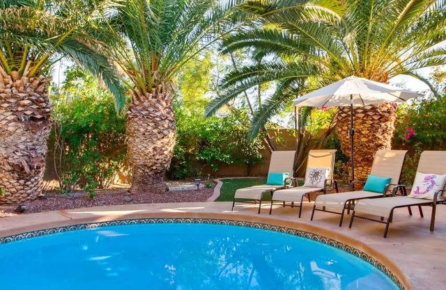 BACKYARD PARADISE SCOTTSDALE- POOL TABLE+HOT TUB!