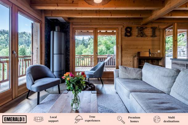 BALATA - Charming Chalet with Hot tub and Views