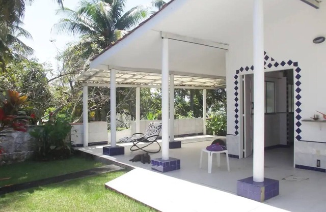 Bangalô Aconchegante com Suíte, Sala de Estar, Cozinha Equipada e Varanda