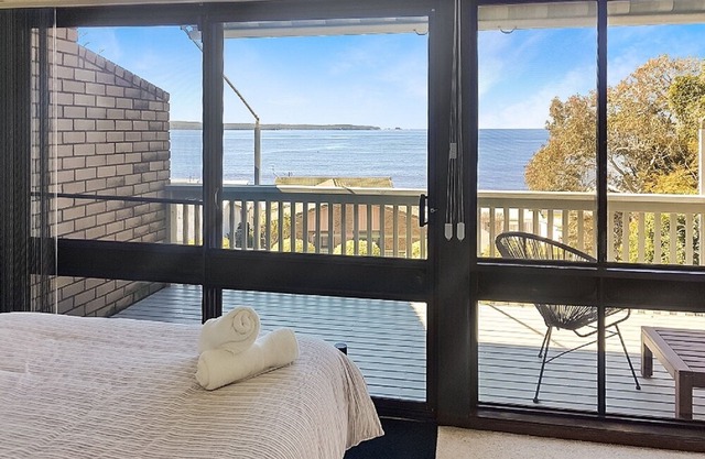 Batehaven - Fantastic Water Views, Pool, Beach, Linen, WIFI, Netflix