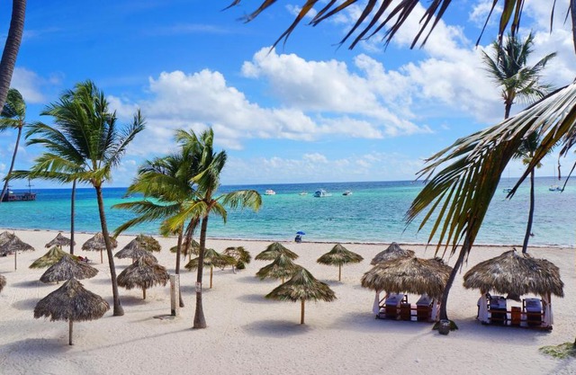 BAVARO BEACH HOMES with WIFI KITCHEN PARKING BBQ
