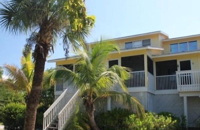 Bay Side Bliss at Hideaway Bay. Private island community with free ferry - Feb 26 - March 12, 2023 AVAILABLE!!!