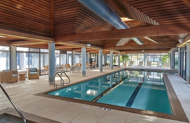 Bayfront Retreat w/Pool, Parking & Easy Golden Gate Access | 3 Units