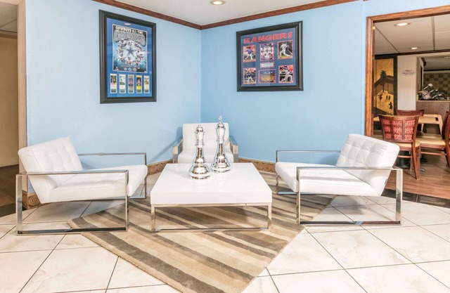 Baymont by Wyndham Arlington At Six Flags Dr