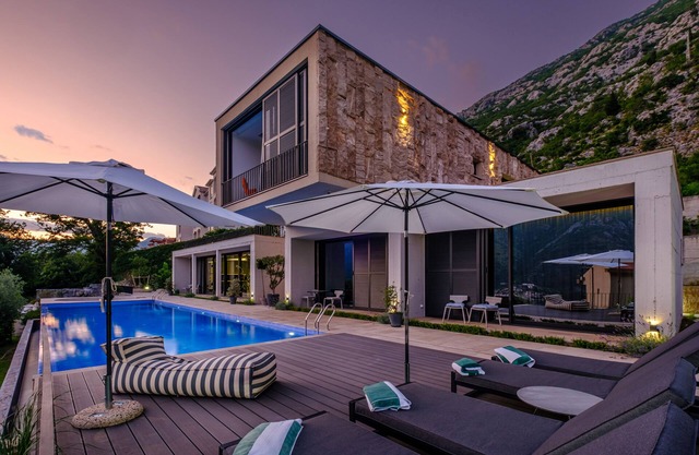 Bayview and 17m pool villa