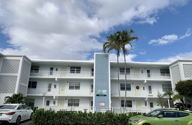 Bayview Regency Apartments By Lowkl
