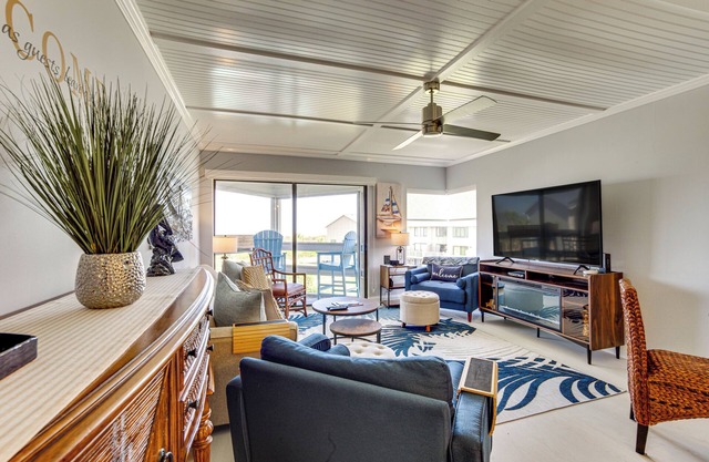 Beach Access: Ocean-View Condo w/Screened Balcony