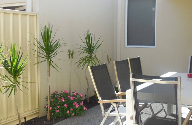 Beach and shops at Karrinyup close to Perth