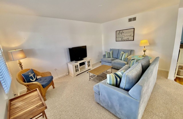 *Beach Block (3BD) Condo*