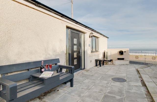 Beach Cottage - One Bedroom House, Sleeps 4
