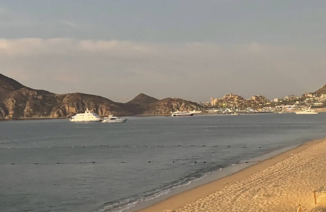 BEACH FRONT 5 STAR ⭐️ ON MENDANO BEACH 🏖️